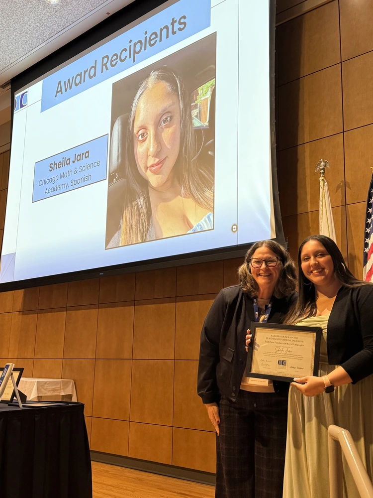 Sheila Jara receiving her award on the ICTFL conference stage 
